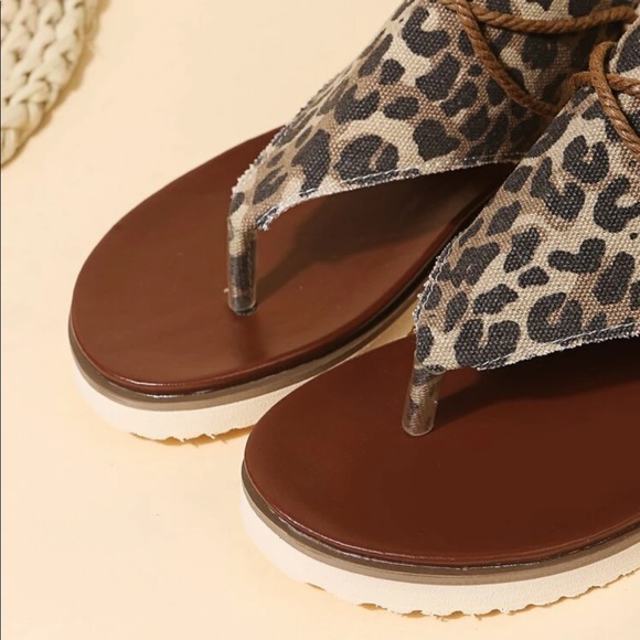 Leopard Print Thong sandal - Picture 3 of 5